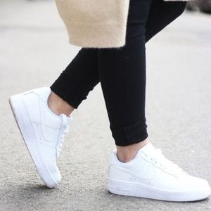 White nike Air Force ones ❄️💕